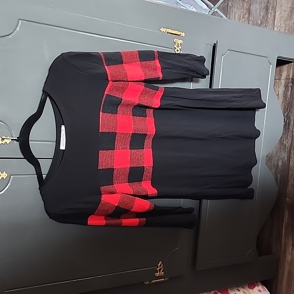 LAST CHANCE Cute plaid 3/4 sleeved shirt
